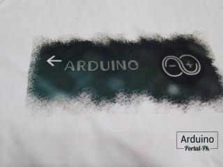 Надпись Arduino на футболке